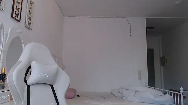 bellefleurrr online show from March 26, 2026, 7:03 am