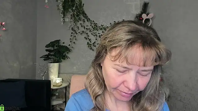 Carla Vogue online show from December 14, 2025, 2:50 am