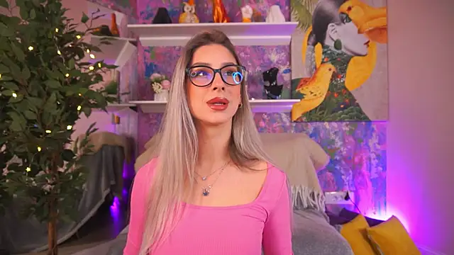 Snapshot of MaddieBryggs chatting on February 8, 2026, 10:07 am MaddieBryggs online show from February 8, 2026, 10:07 am