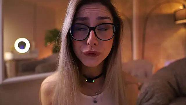 Snapshot of MaddieBryggs chatting on February 28, 2026, 10:05 am MaddieBryggs online show from February 28, 2026, 10:05 am