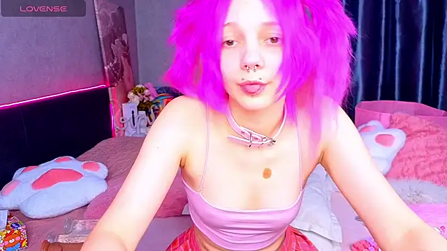 KittieHeart online show from April 8, 2026, 11:48 pm