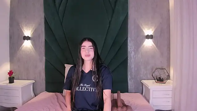 EmiliClarke online show from April 15, 2026, 11:28 am