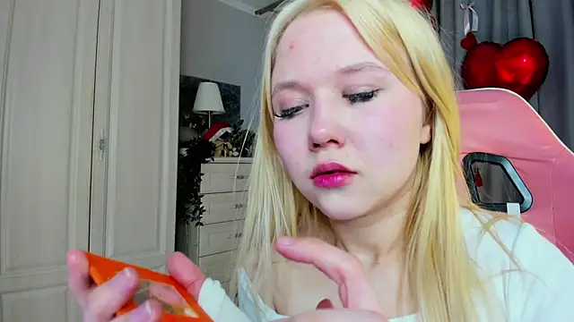 VivieSunn online show from February 14, 2026, 4:42 am