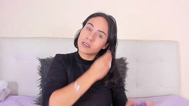 MissyJolie  online show from November 4, 2025, 9:25 pm