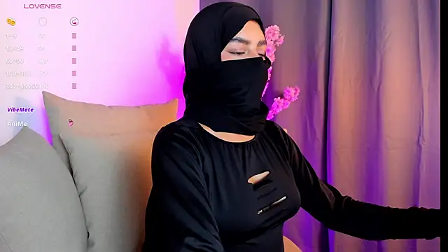 shaima   online show from December 13, 2025, 10:15 pm