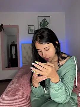 BIJOU SECRET online show from April 18, 2026, 4:05 am