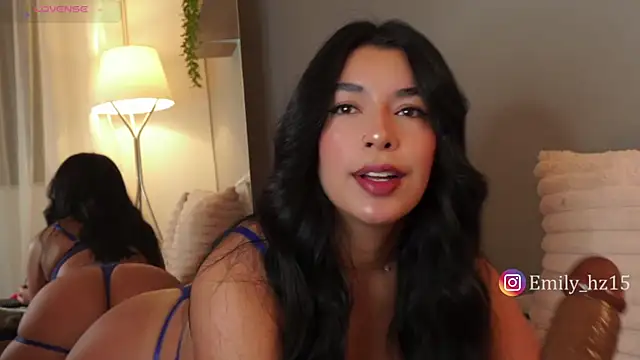 Snapshot of Missemily_11 chatting on June 25, 2026, 9:36 am Missemily 11 online show from June 25, 2026, 9:36 am