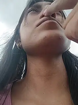 YeseniaRodriguez3 online show from November 25, 2025, 5:35 pm