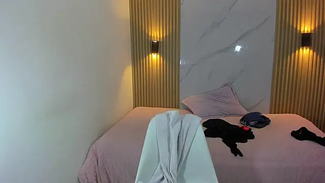  EMMYROSE online show from November 12, 2025, 7:35 pm