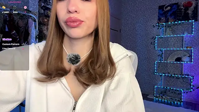 MiraVandee online show from November 6, 2025, 5:08 am