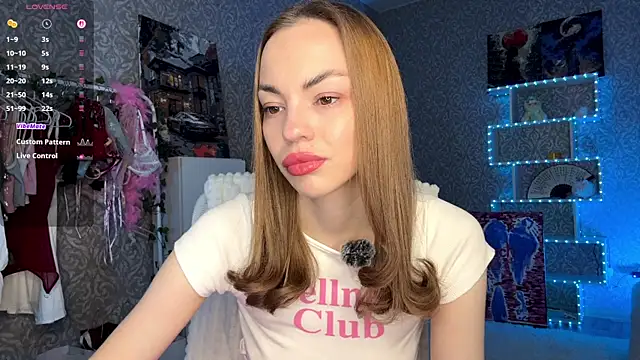 MiraVandee online show from November 20, 2025, 5:07 am