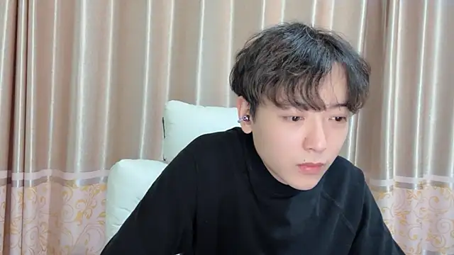 xiaoxiao1025 online show from October 29, 2025, 12:29 pm