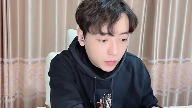 xiaoxiao1025 online show from November 6, 2025, 11:55 am