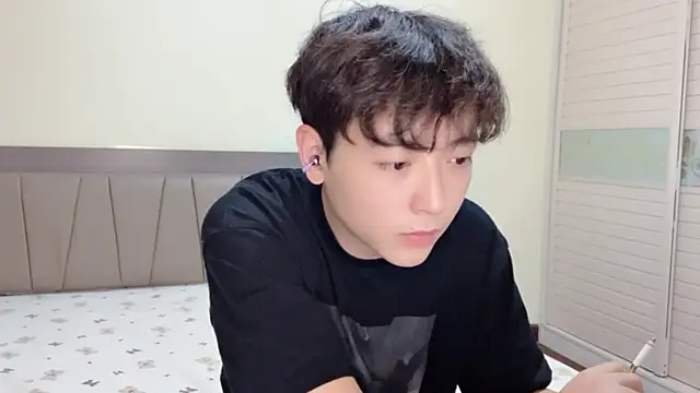 xiaoxiao1025 online show from November 8, 2025, 10:59 am