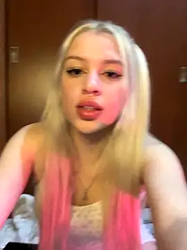 Snapshot of tiffanystarling chatting on October 29, 2025, 12:02 am tiffanystarling online show from October 29, 2025, 12:02 am