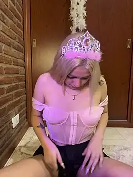 Snapshot of tiffanystarling chatting on October 31, 2025, 1:39 am tiffanystarling online show from October 31, 2025, 1:39 am