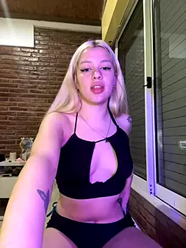 Snapshot of tiffanystarling chatting on November 10, 2025, 12:48 pm tiffanystarling online show from November 10, 2025, 12:48 pm