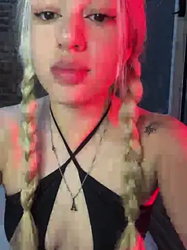 Snapshot of tiffanystarling chatting on November 12, 2025, 12:49 pm tiffanystarling online show from November 12, 2025, 12:49 pm