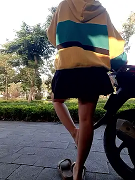 Snapshot of Zinny112 chatting on November 6, 2025, 12:00 am Zinny112 online show from November 6, 2025, 12:00 am