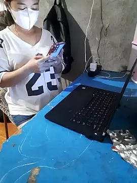 Snapshot of Zinny112 chatting on November 14, 2025, 3:44 pm Zinny112 online show from November 14, 2025, 3:44 pm