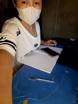 Snapshot of Zinny112 chatting on November 17, 2025, 3:40 pm Zinny112 online show from November 17, 2025, 3:40 pm