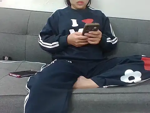 Snapshot of Zinny112 chatting on November 18, 2025, 9:58 am Zinny112 online show from November 18, 2025, 9:58 am