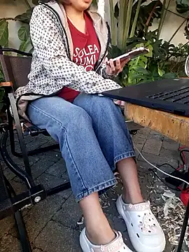 Snapshot of Zinny112 chatting on November 20, 2025, 9:09 am Zinny112 online show from November 20, 2025, 9:09 am