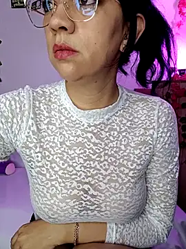 Snapshot of MiaLoren_cg chatting on November 6, 2025, 1:17 am MiaLoren cg online show from November 6, 2025, 1:17 am