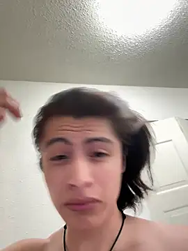 alexismar28 online show from April 21, 2026, 11:07 pm