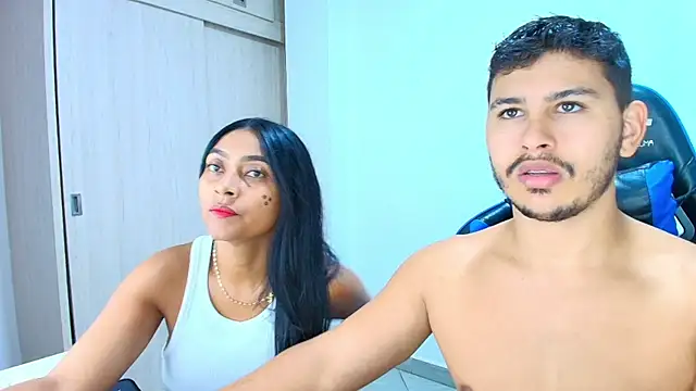 Snapshot of sophia_and_alex chatting on October 29, 2025, 12:13 am sophia and alex online show from October 29, 2025, 12:13 am