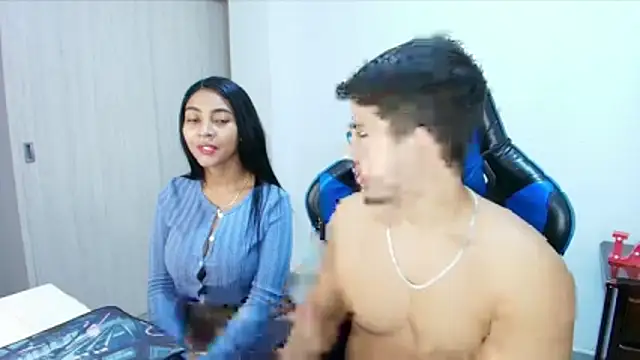 Snapshot of sophia_and_alex chatting on November 13, 2025, 4:06 pm sophia and alex online show from November 13, 2025, 4:06 pm