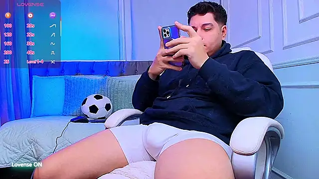 Snapshot of MasonHeat chatting on December 2, 2025, 4:07 am MasonHeat online show from December 2, 2025, 4:07 am