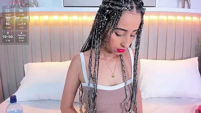 violett rabbit  online show from November 14, 2025, 8:40 pm