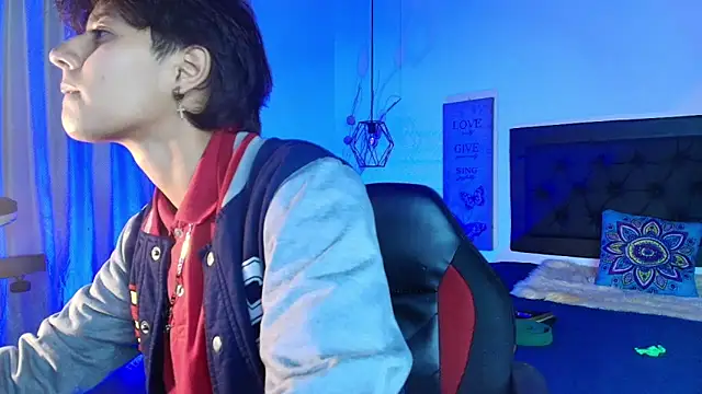 Ghost  Girl  online show from November 11, 2025, 1:49 am