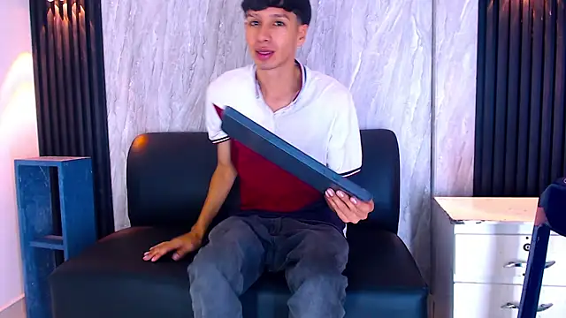 Snapshot of LaPantera_Rosa chatting on November 27, 2025, 3:30 am LaPantera Rosa online show from November 27, 2025, 3:30 am