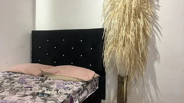 Hot2gether69 online show from April 15, 2026, 2:51 am