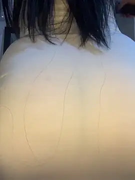 Im Saraaaa online show from November 28, 2025, 2:25 am