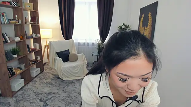 Snapshot of OnieClose chatting on November 10, 2025, 7:51 am OnieClose online show from November 10, 2025, 7:51 am