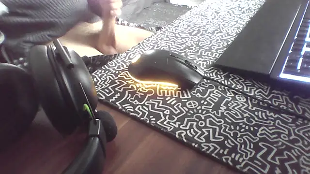 ariesss  online show from April 27, 2026, 10:24 am