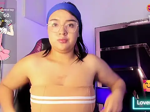 Snapshot of MiluVargas chatting on November 4, 2025, 7:35 pm MiluVargas online show from November 4, 2025, 7:35 pm