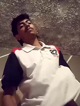 SkinniYamo online show from April 9, 2026, 3:28 am