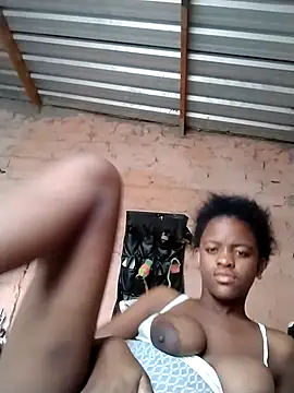 Snapshot of Blondecurv24 chatting on November 17, 2025, 1:28 pm Blondecurv24 online show from November 17, 2025, 1:28 pm