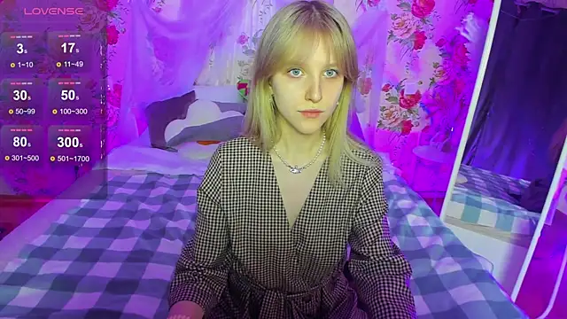 Snapshot of KissChristie__ chatting on November 12, 2025, 6:08 pm KissChristie online show from November 12, 2025, 6:08 pm