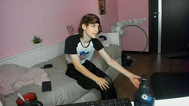 Snapshot of AvenGlow chatting on November 28, 2025, 5:21 am AvenGlow online show from November 28, 2025, 5:21 am