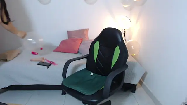 angiedavies10 online show from October 29, 2025, 2:41 pm