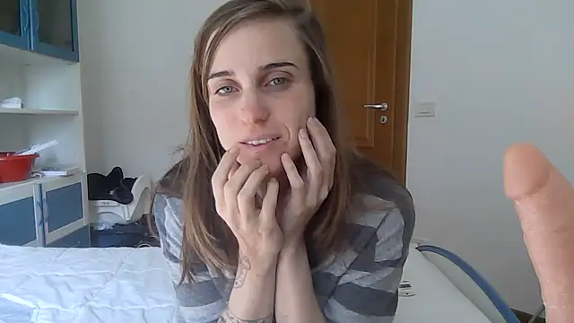 SinnEmily online show from March 23, 2026, 9:46 am