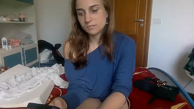 SinnEmily online show from April 29, 2026, 1:37 pm