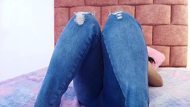 Little-nasty online show from November 3, 2025, 8:21 pm