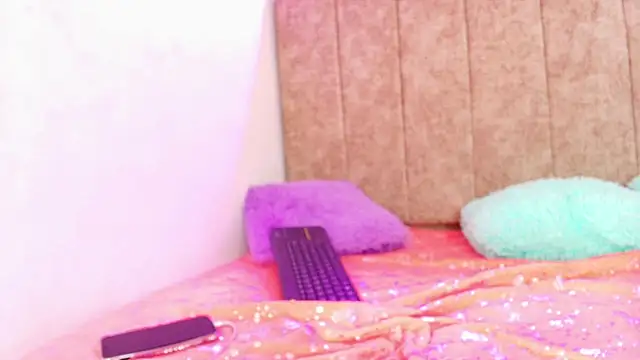 Little-nasty online show from November 5, 2025, 8:31 pm