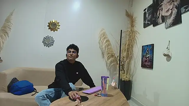 SexyAndresito22 online show from November 5, 2025, 5:29 am